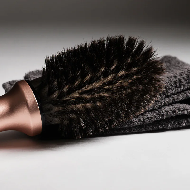 Boar bristle round brush